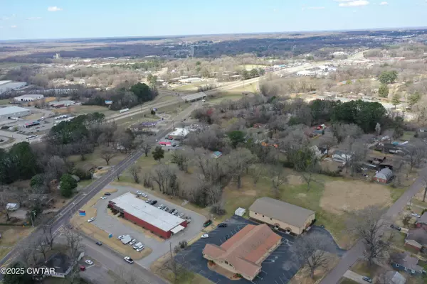 1405 Hollywood DR, Jackson, TN 38301