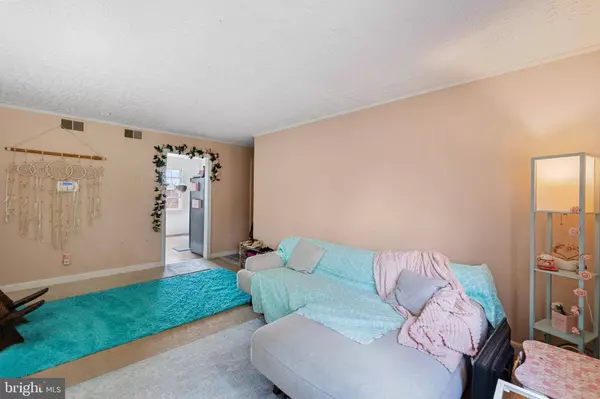 2114 SUITLAND TER SE #301, Washington, DC 20020