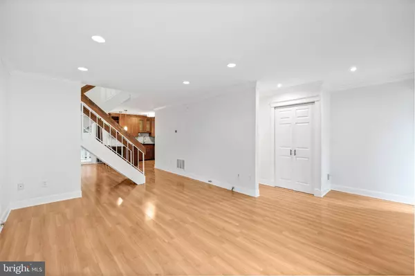 2248 COPPERSMITH SQ, Reston, VA 20191