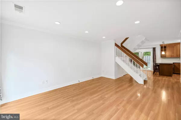 2248 COPPERSMITH SQ, Reston, VA 20191