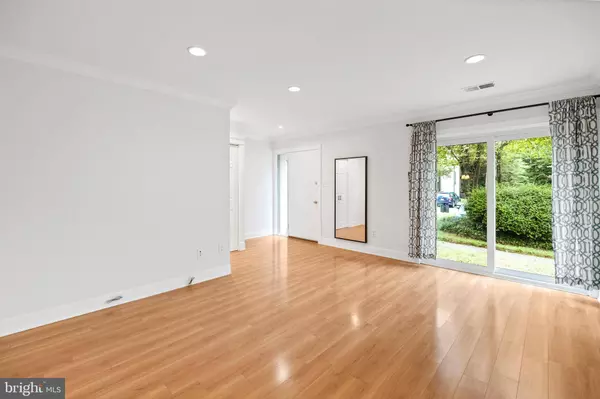 2248 COPPERSMITH SQ, Reston, VA 20191