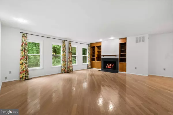 6913 MCLEAN PARK MANOR CT, Mclean, VA 22101