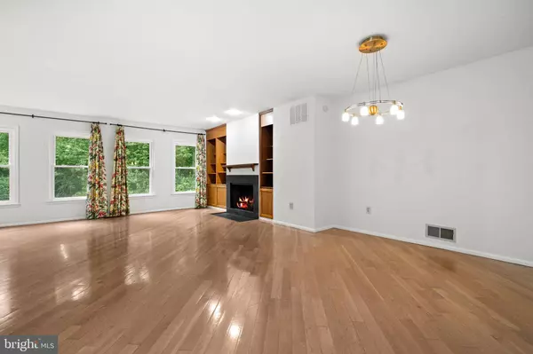 6913 MCLEAN PARK MANOR CT, Mclean, VA 22101