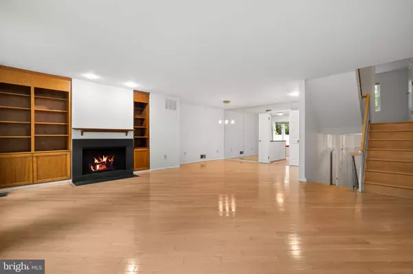 6913 MCLEAN PARK MANOR CT, Mclean, VA 22101