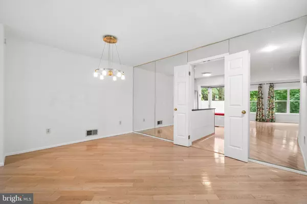 6913 MCLEAN PARK MANOR CT, Mclean, VA 22101