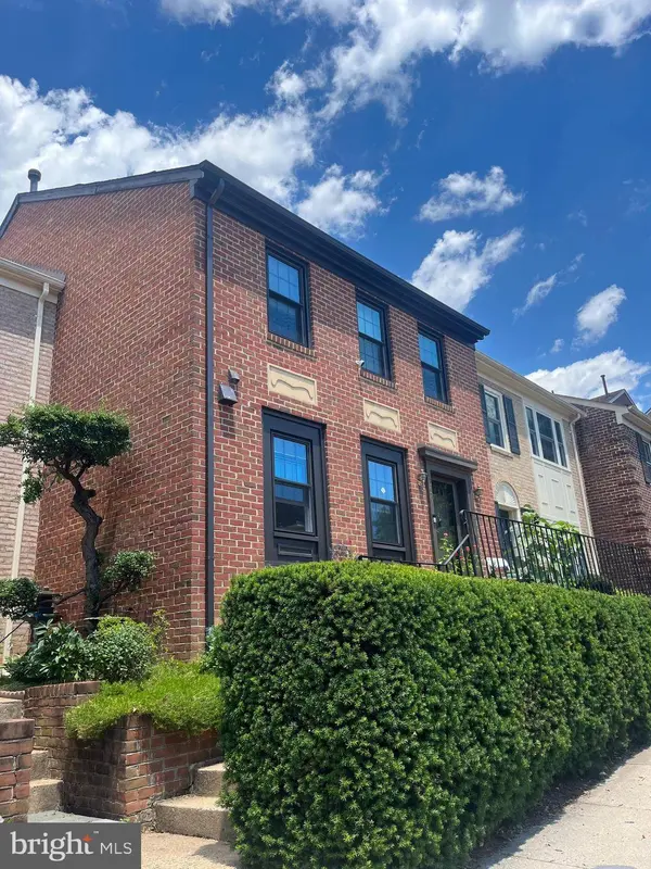 3050 FEDERAL HILL DR, Falls Church, VA 22044