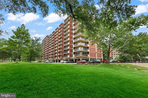 1300 ARMY NAVY DR #320