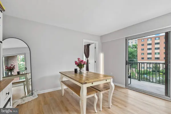 1300 ARMY NAVY DR #320, Arlington, VA 22202