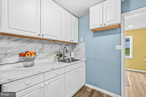 3007 ELMWOOD DR, Alexandria, VA 22303
