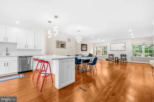 3050 FEDERAL HILL DR, Falls Church, VA 22044