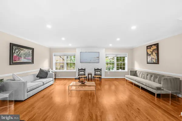 3050 FEDERAL HILL DR, Falls Church, VA 22044
