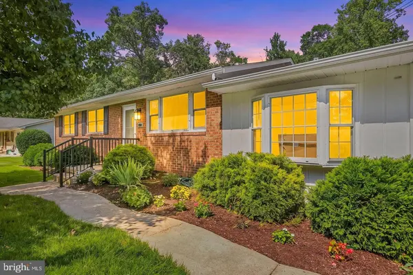 8618 LANTERN LN, Clinton, MD 20735