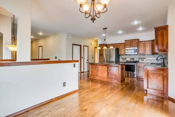 2136 E Brookstone St, Derby, KS 67037