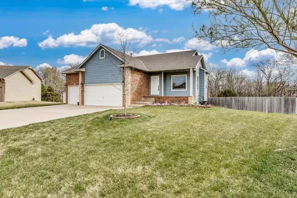 2136 E Brookstone St, Derby, KS 67037