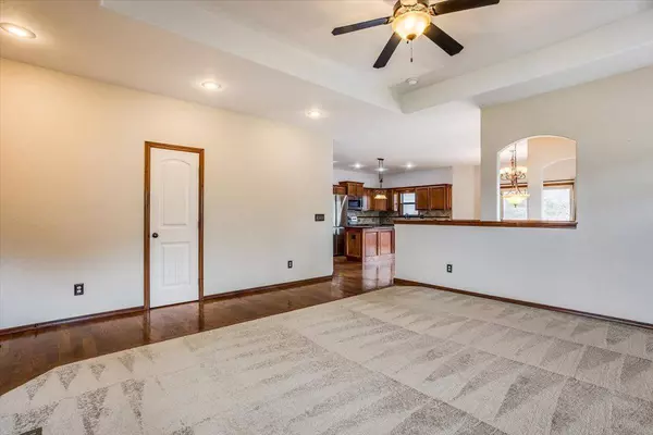 2136 E Brookstone St, Derby, KS 67037