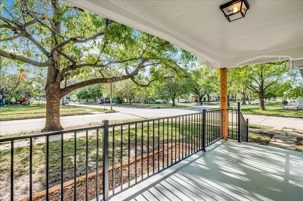 757 S Poplar St, Wichita, KS 67211