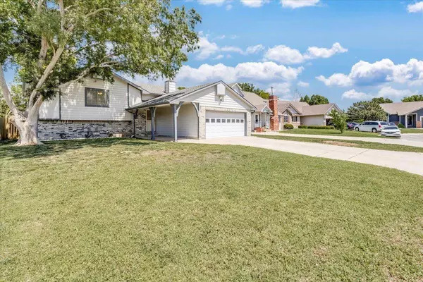 3744 N Rushwood Ct, Wichita, KS 67226