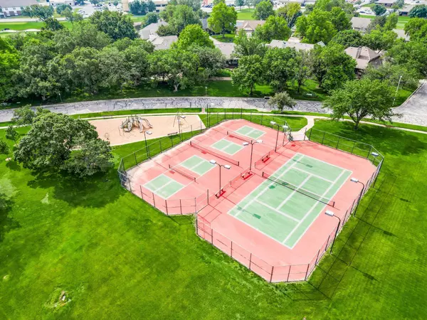 2415 N Spring Meadow St, Wichita, KS 67205