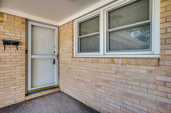 621 S Woodlawn Blvd, Derby, KS 67037