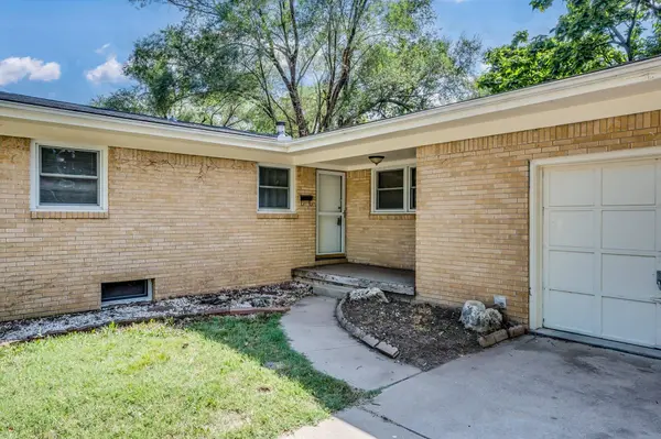 621 S Woodlawn Blvd, Derby, KS 67037