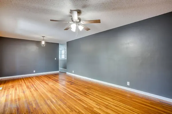 621 S Woodlawn Blvd, Derby, KS 67037