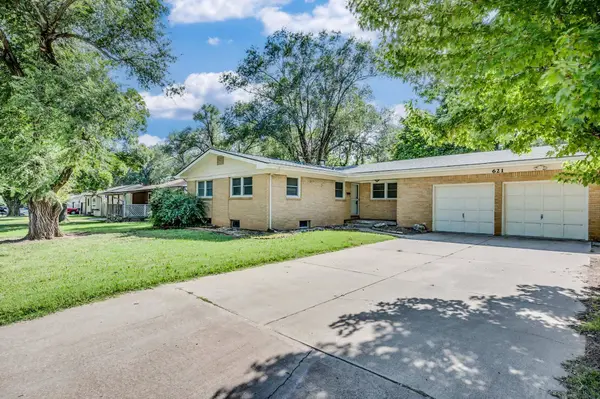 621 S Woodlawn Blvd, Derby, KS 67037