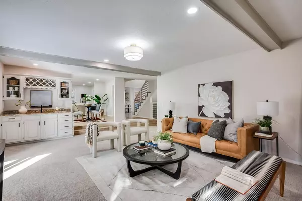 1525 N Woodridge Dr, Wichita, KS 67206