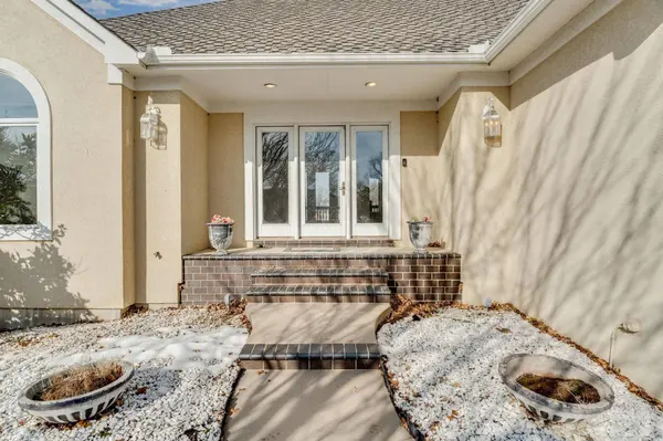 8229 E Oxford Ct, Wichita, KS 67226