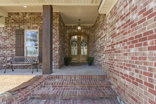 9 E Cadbury Ln., Hattiesburg, MS 39402