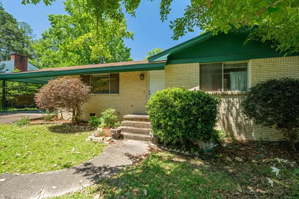 1009 Velma St., Hattiesburg, MS 39402