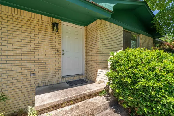 1009 Velma St., Hattiesburg, MS 39402
