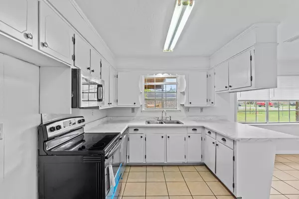 301 W Ray Dr., Hattiesburg, MS 39402