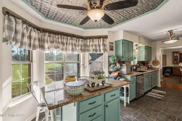 15406 Village Dr, Biloxi, MS 39532-7909