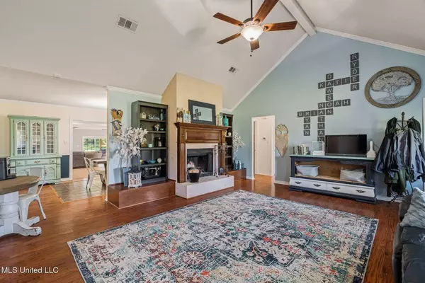 15406 Village Dr, Biloxi, MS 39532-7909