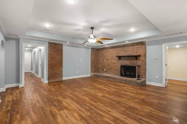 202 Poplar LOOP, Petal, MS 39465