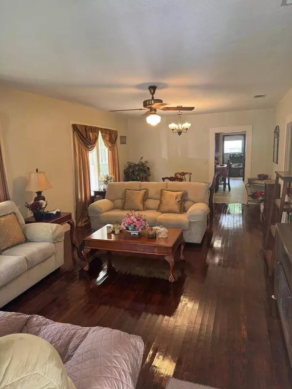 2137 N 5th Ave., Laurel, MS 39440