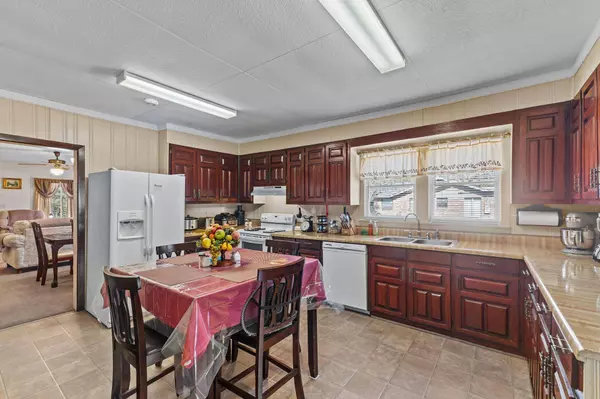 2137 N 5th Ave., Laurel, MS 39440