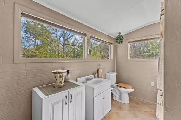 2137 N 5th Ave., Laurel, MS 39440