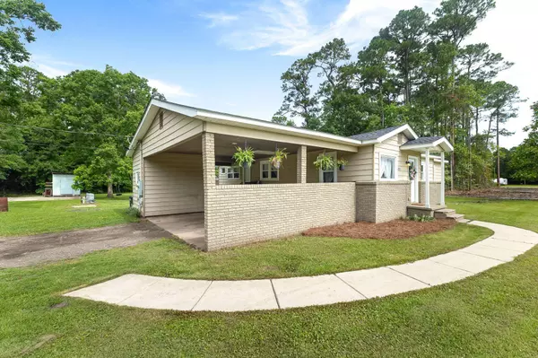 2901 Fairview Dr., Gautier, MS 39553