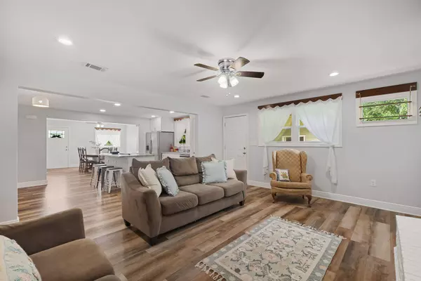 2901 Fairview Dr., Gautier, MS 39553