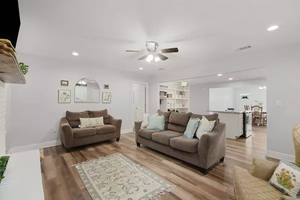 2901 Fairview Dr., Gautier, MS 39553