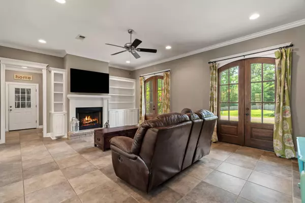 19 E Cadbury, Hattiesburg, MS 39402