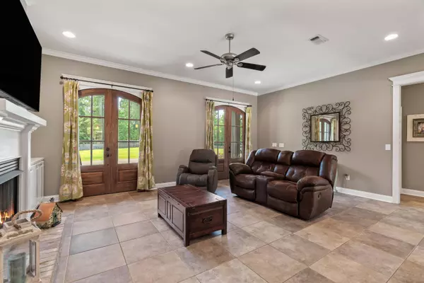 19 E Cadbury, Hattiesburg, MS 39402