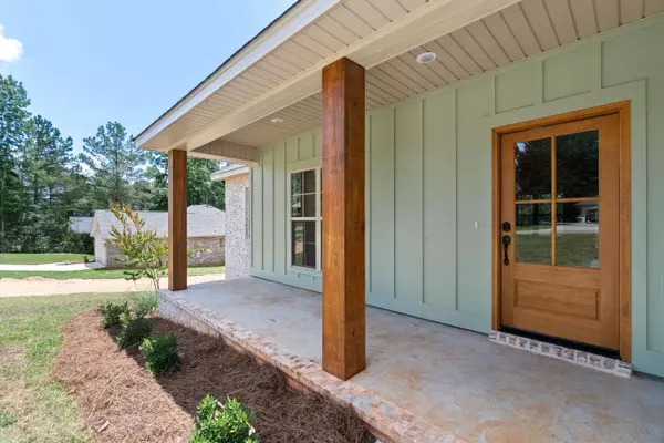 33 Pine Meadow LOOP, Hattiesburg, MS 39402