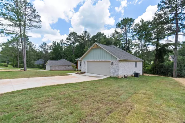 33 Pine Meadow LOOP, Hattiesburg, MS 39402