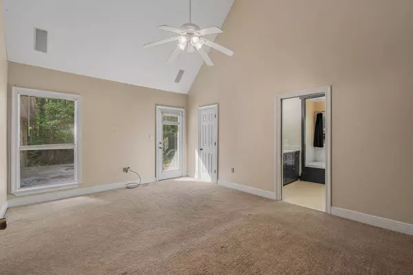 202 E Lakeside Dr., Hattiesburg, MS 39402