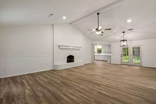 339 Old Schoolhouse Rd., Ellisville, MS 39437