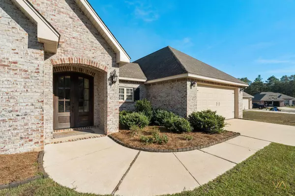 65 W Cadbury Ln., Hattiesburg, MS 39402