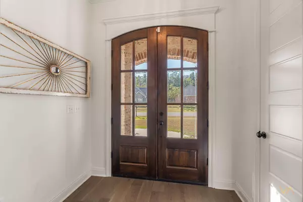 65 W Cadbury Ln., Hattiesburg, MS 39402