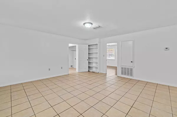 301 W Ray Dr., Hattiesburg, MS 39402